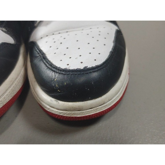 Nike Air Jordan 1 Retro Black Toe 2013 Size 8.5